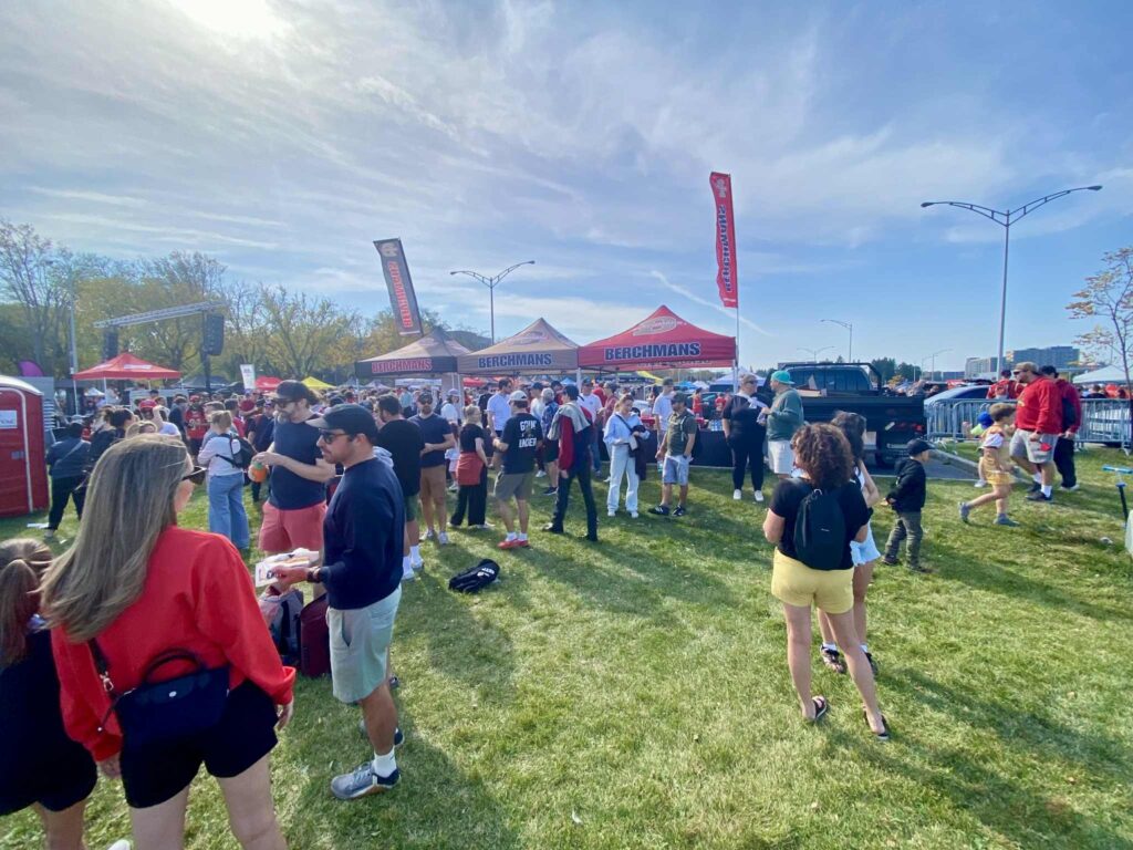 Tailgate-Rouge&Or-04