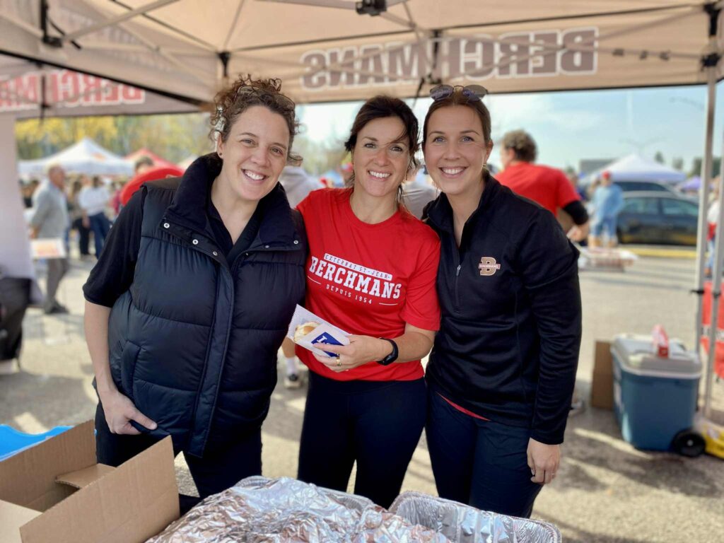 Tailgate-Rouge&Or-05
